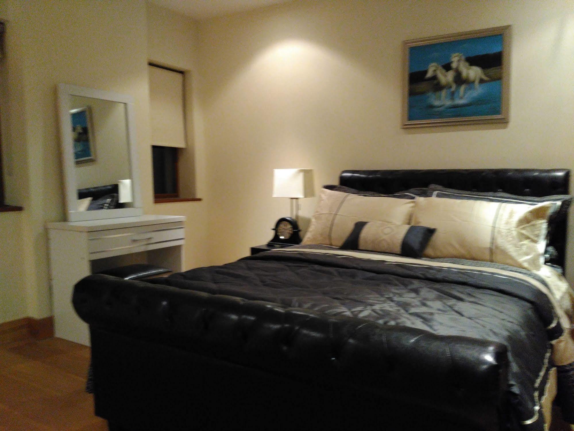 Avoca Lodge Дублин Экстерьер фото